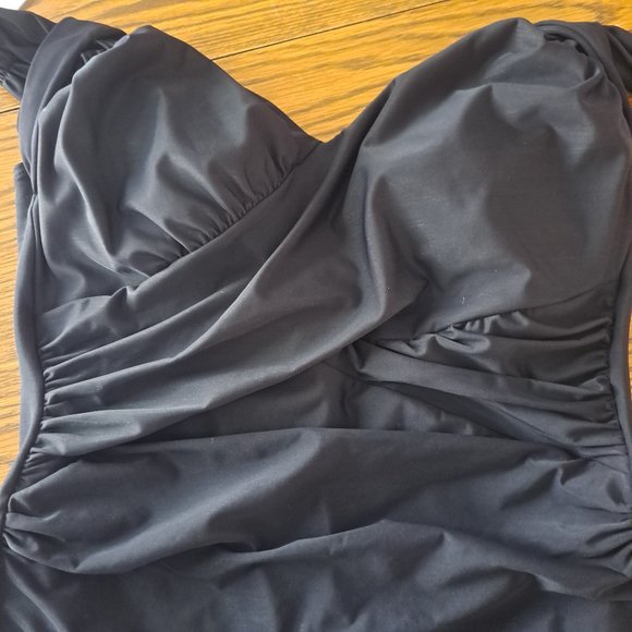 Land's End Women's Faux Wrap Shirred Ruched Front Black One PC Swimsuit Sz 16 - Picture 8 of 9
